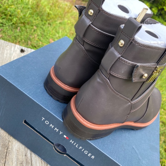 Federik Faux Leather Booties Womens sz 8 TOMMY HILFIGER New in Box - Picture 2 of 11